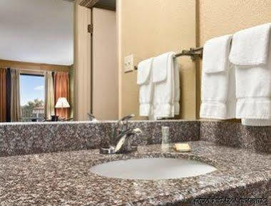 Super 8 By Wyndham North Hattiesburg